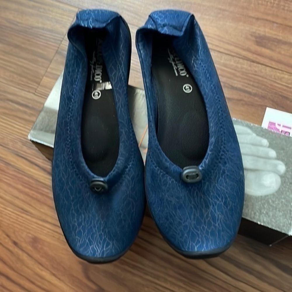 Arcopedico shoes size 41. New without tags